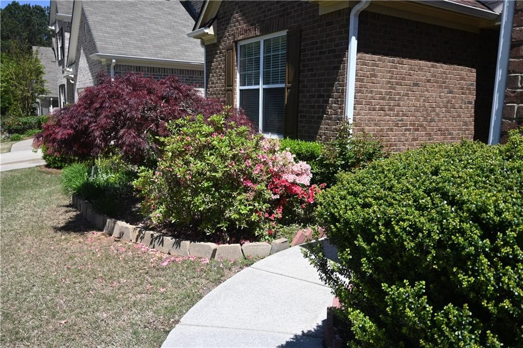 4 bedroom, 3 bathroom, 2,420 sq ft single family residence under contract at 2816 Staunton Drive, Duluth, GA 30097 — photo 2