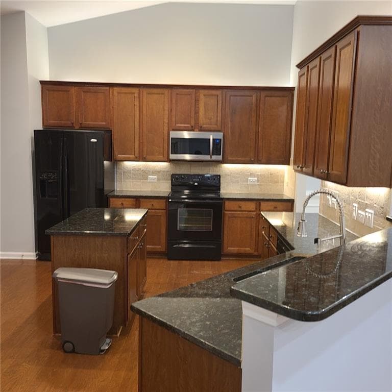 4 bedroom, 3 bathroom, 2,420 sq ft single family residence under contract at 2816 Staunton Drive, Duluth, GA 30097 — photo 10