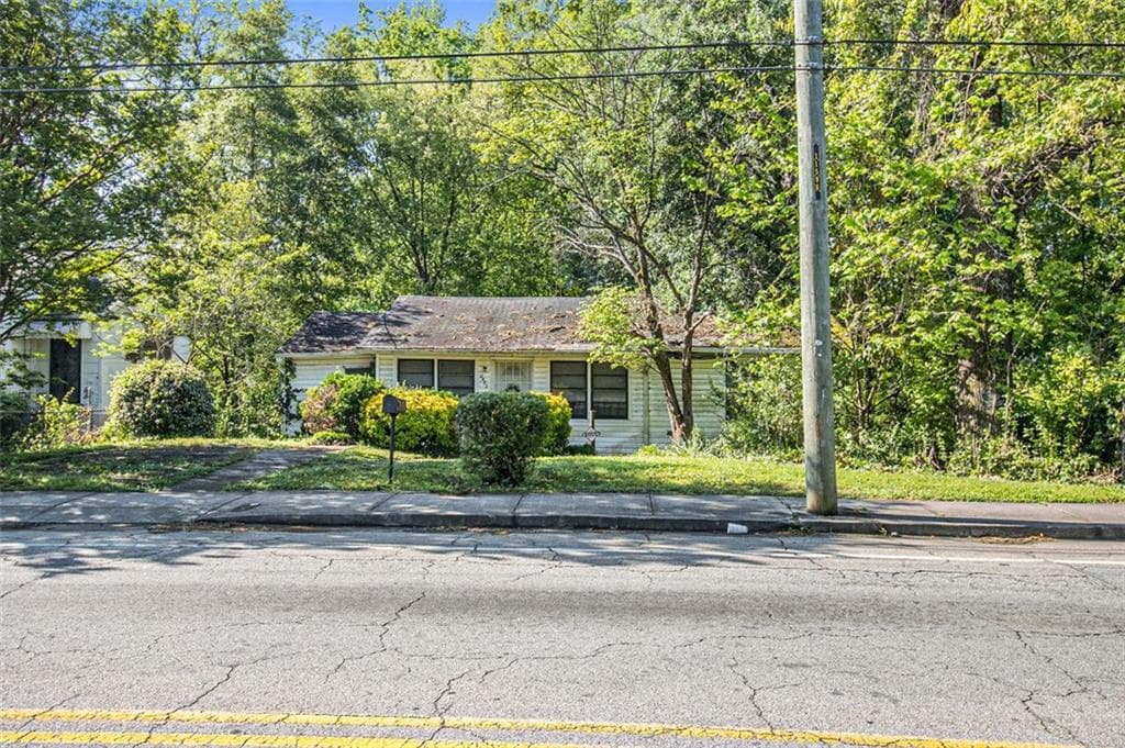 3 bedroom, 1 bathroom, 1,312 sq ft single family residence under contract at 2472 Perry Boulevard, Atlanta, GA 30318