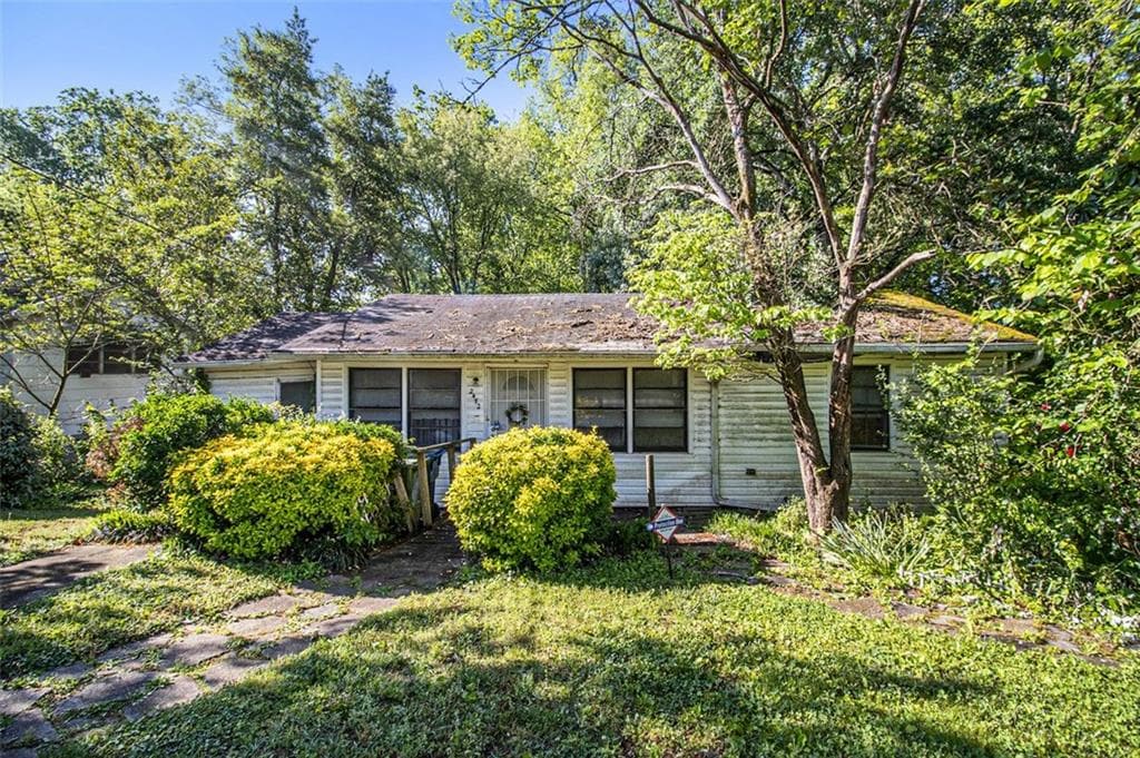 3 bedroom, 1 bathroom, 1,312 sq ft single family residence under contract at 2472 Perry Boulevard, Atlanta, GA 30318 — photo 5