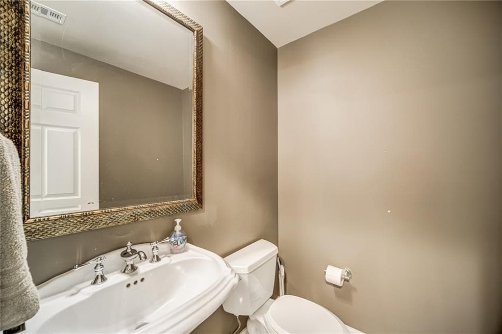 2 bedroom, 3 bathroom, 1,613 sq ft condominium for rent at 3275 Lenox Road 407, Atlanta, GA 30324 for $2,900 a month — photo 5