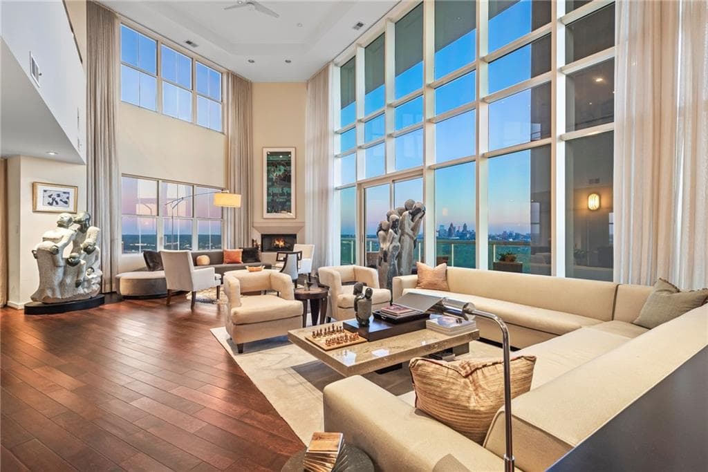 3 bedroom, 4 bathroom, 5,994 sq ft condominium sold at 2881 Peachtree Road 2403, Atlanta, GA 30305