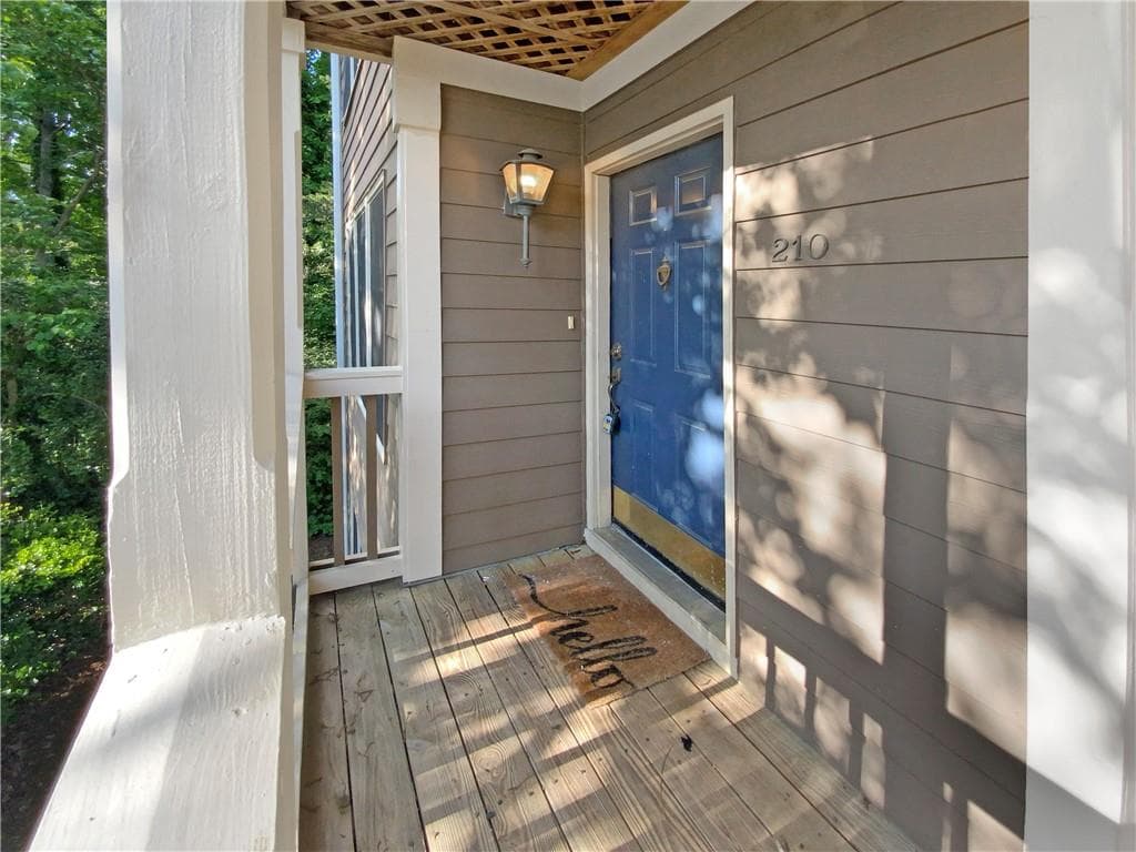 1 bedroom, 1 bathroom, 1,128 sq ft condominium sold at 210 Abingdon Way, Atlanta, GA 30328