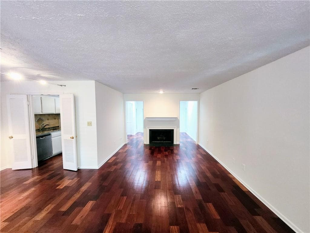 2 bedroom, 2 bathroom, 1,335 sq ft condominium for sale at 8740 Roswell Road 9D, Atlanta, GA 30350 — photo 3