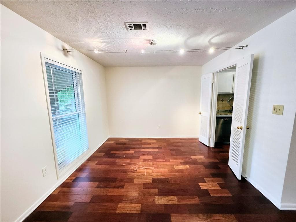 2 bedroom, 2 bathroom, 1,335 sq ft condominium for sale at 8740 Roswell Road 9D, Atlanta, GA 30350 — photo 5