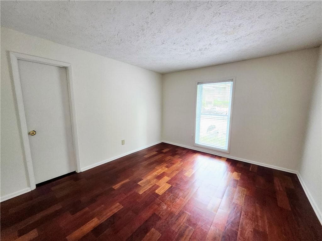 2 bedroom, 2 bathroom, 1,335 sq ft condominium for sale at 8740 Roswell Road 9D, Atlanta, GA 30350 — photo 8