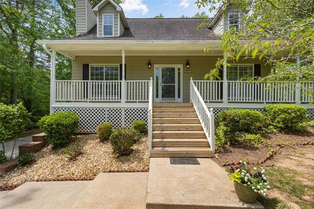 3 bedroom, 3 bathroom, 1,882 sq ft single family residence sold at 8627 Foxridge Drive, Winston, GA 30187