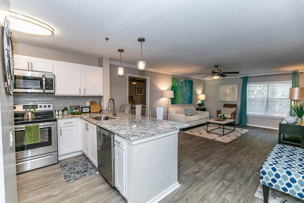 1 bedroom, 1 bathroom, 698 sq ft apartment for rent at 1401 W Paces Ferry Road 3210, Atlanta, GA 30327 for $1,238 a month — photo 1 of 33