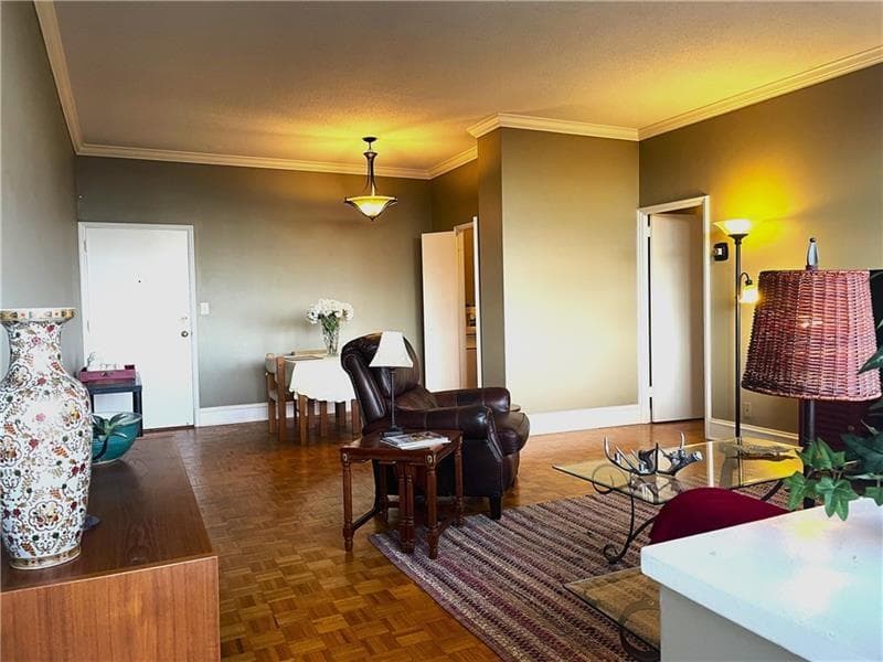 2 bedroom, 2 bathroom, 840 sq ft condominium for sale at 3060 Pharr Court North 609, Atlanta, GA 30305 — photo 2