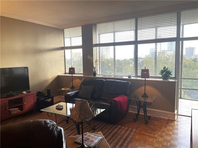 2 bedroom, 2 bathroom, 840 sq ft condominium for sale at 3060 Pharr Court North 609, Atlanta, GA 30305 — photo 5