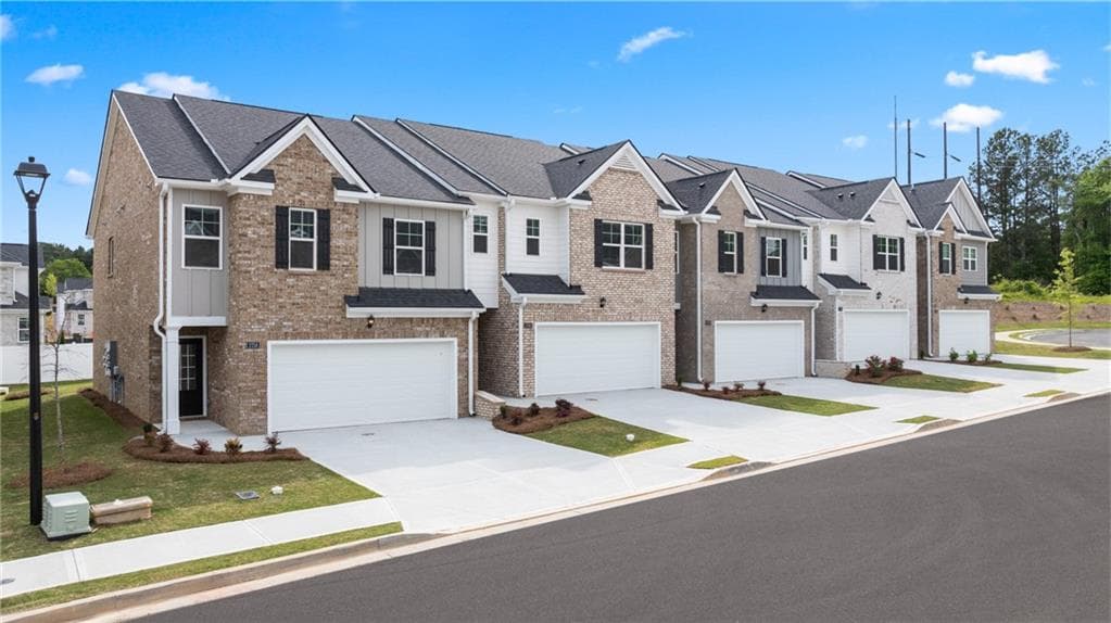 3 bedroom, 3 bathroom townhouse sold at 2758 Honey Locust Court 57, Loganville, GA 30052