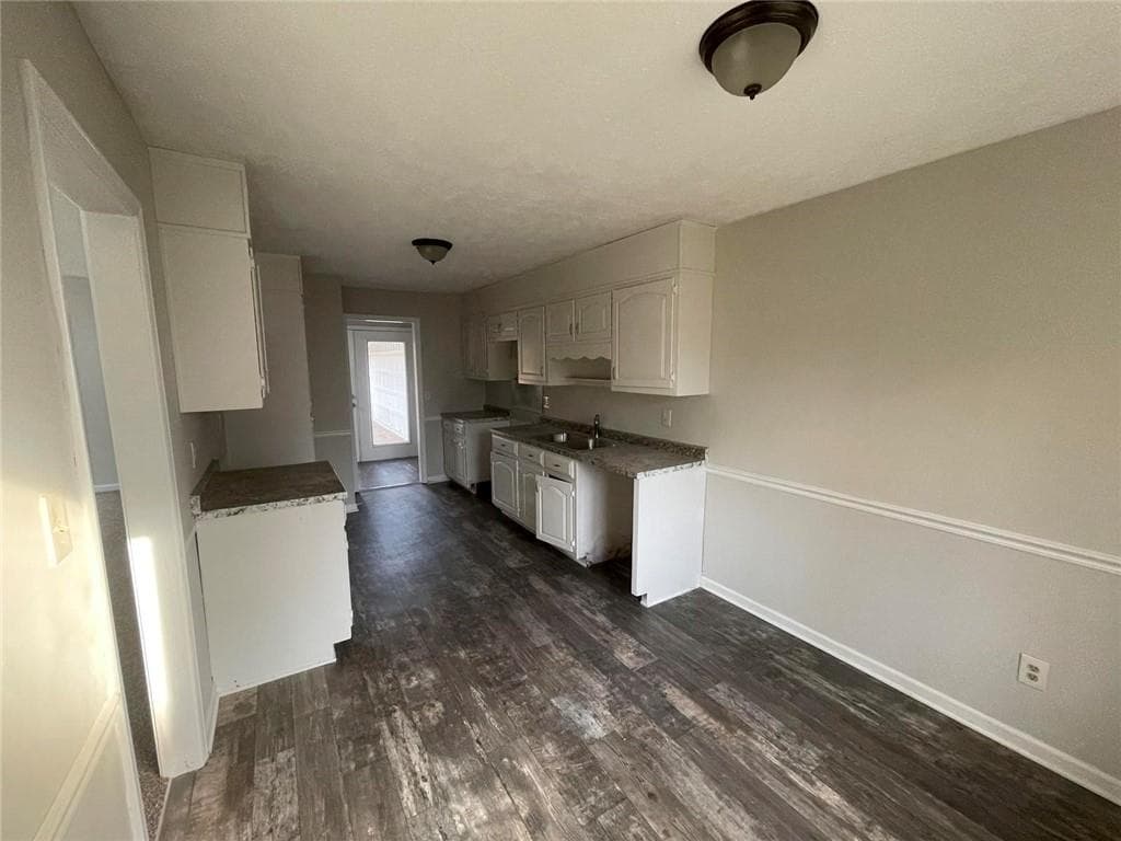 3 bedroom, 2 bathroom, 1,789 sq ft single family residence for sale at 2105 Honeybee Creek Drive, Griffin, GA 30224 — photo 2