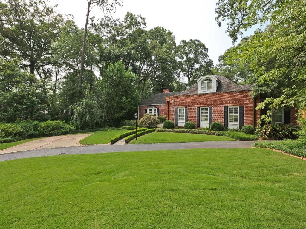 4 bedroom single family residence sold at 566 Collier Road, Atlanta, GA 30318