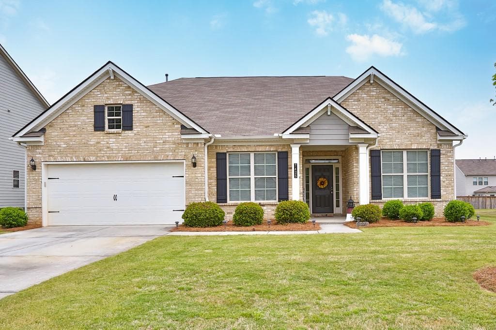 3 bedroom, 3 bathroom, 2,793 sq ft single family residence sold at 7425 Olivia View Court, Cumming, GA 30028