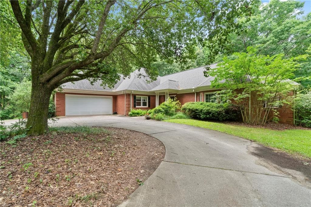 4 bedroom, 4 bathroom single family residence sold at 3231 Camp Branch Circle, Buford, GA 30519