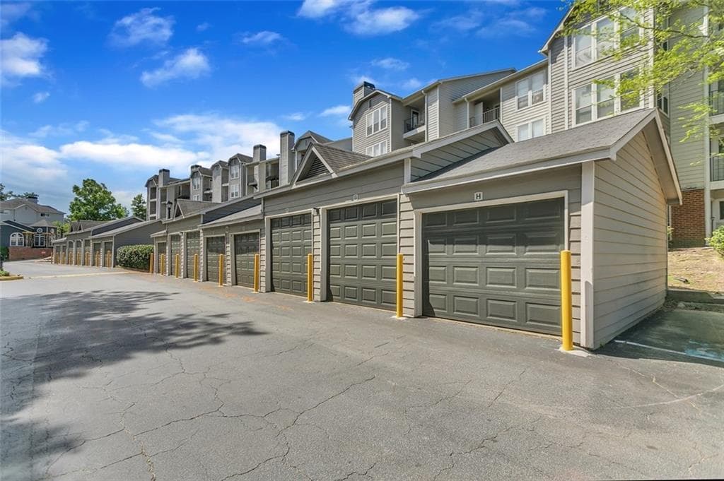2 bedroom, 2 bathroom, 1,072 sq ft apartment for rent at 10 Rimington Lane 302, Decatur, GA 30030 for $1,653 a month — photo 9