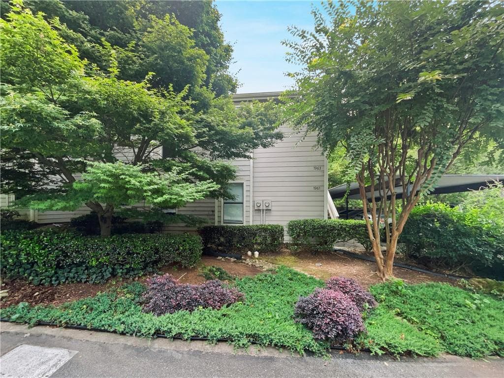 2 bedroom, 2 bathroom, 1,325 sq ft condominium sold at 1963 Variations Drive, Atlanta, GA 30329