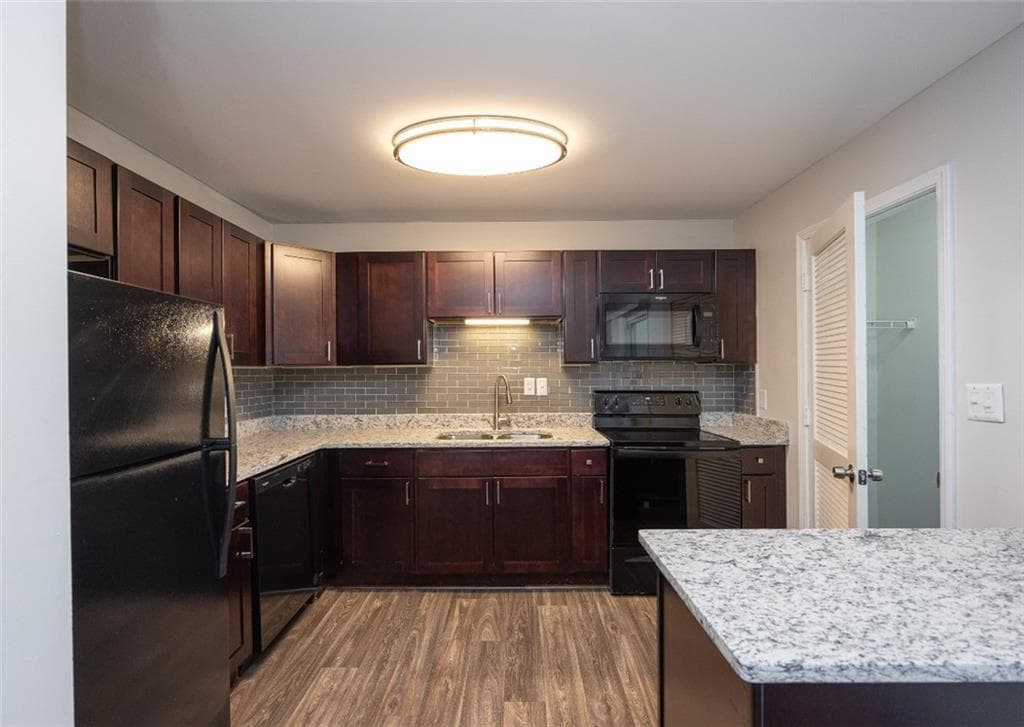 2 bedroom, 2 bathroom, 1,107 sq ft apartment for rent at 4883 Roswell Road 9V, Atlanta, GA 30342 for $1,369 a month — photo 1 of 20