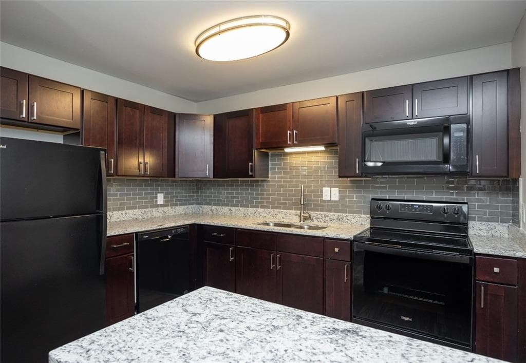 2 bedroom, 2 bathroom, 1,107 sq ft apartment for rent at 4883 Roswell Road 9V, Atlanta, GA 30342 for $1,369 a month — photo 3