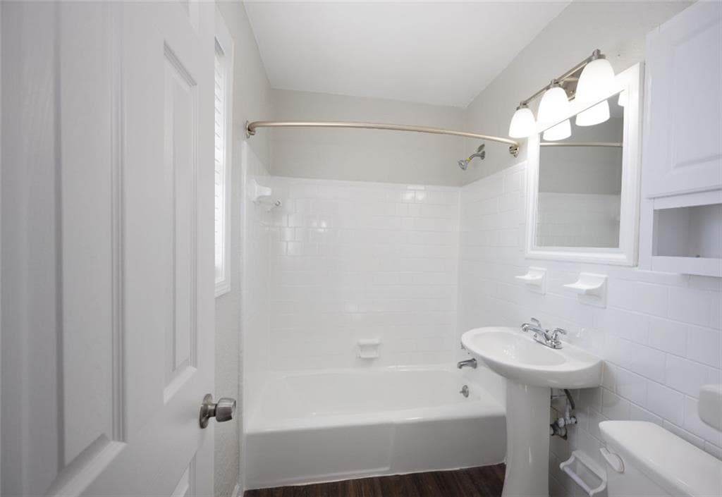 2 bedroom, 2 bathroom, 1,107 sq ft apartment for rent at 4883 Roswell Road 9V, Atlanta, GA 30342 for $1,369 a month — photo 10