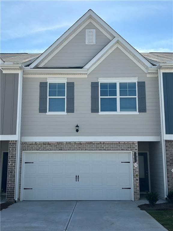3 bedroom, 3 bathroom townhouse sold at 11718 Chatham Drive, Lovejoy, GA 30228