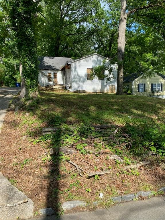 4 bedroom, 1 bathroom, 1,360 sq ft single family residence under contract at 1595 Woodland Avenue, Atlanta, GA 30316