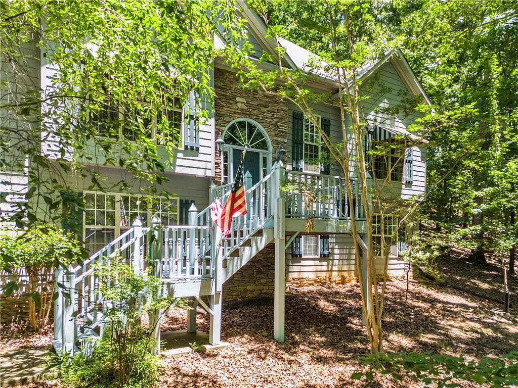 4 bedroom, 3 bathroom, 2,533 sq ft single family residence sold at 117 Banyon Court, Waleska, GA 30183