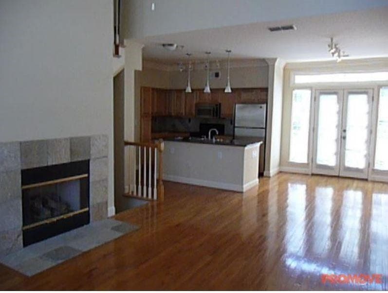 1 bedroom, 1 bathroom, 1,049 sq ft apartment for rent at 3460 Kingsboro Road 537, Atlanta, GA 30326 for $1,533 a month — photo 3