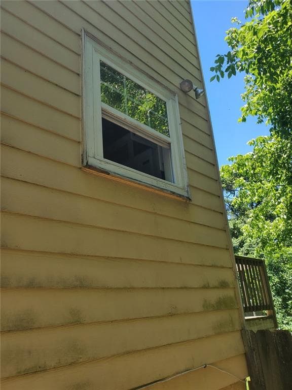 4 bedroom, 3 bathroom single family residence under contract at 2159 Martin Luther King, Jr. Drive, Atlanta, GA 30310 — photo 4