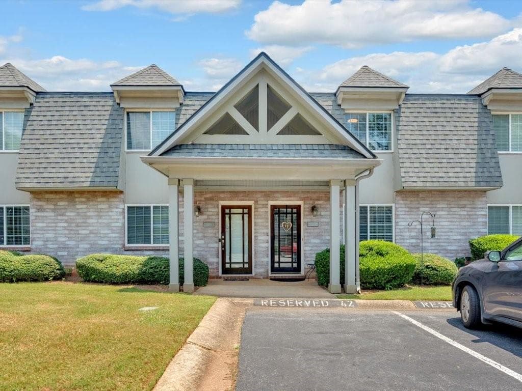 2 bedroom, 2 bathroom, 986 sq ft condominium sold at 122 Rondak Circle, Smyrna, GA 30080