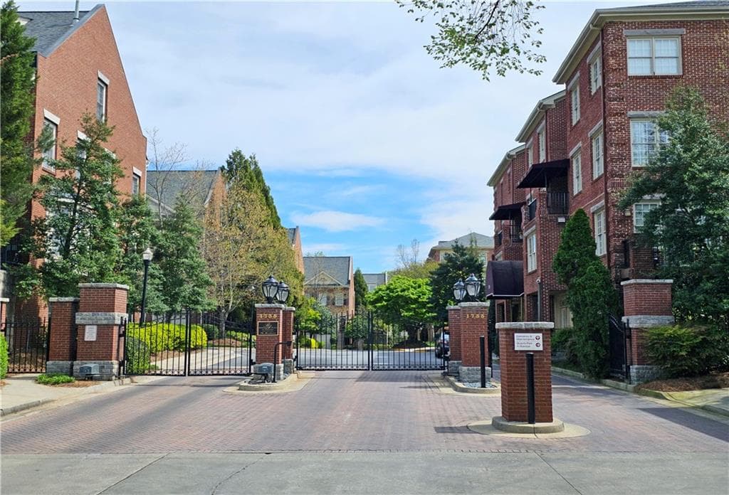 2 bedroom, 2 bathroom, 1,355 sq ft condominium sold at 1735 Peachtree Street 210, Atlanta, GA 30309