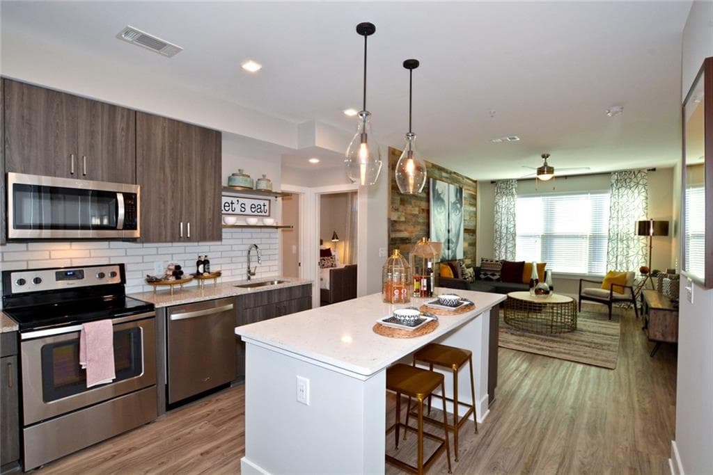 2 bedroom, 2 bathroom, 1,031 sq ft apartment for rent at 465 Memorial Drive 335, Atlanta, GA 30312 for $2,202 a month — photo 1 of 39