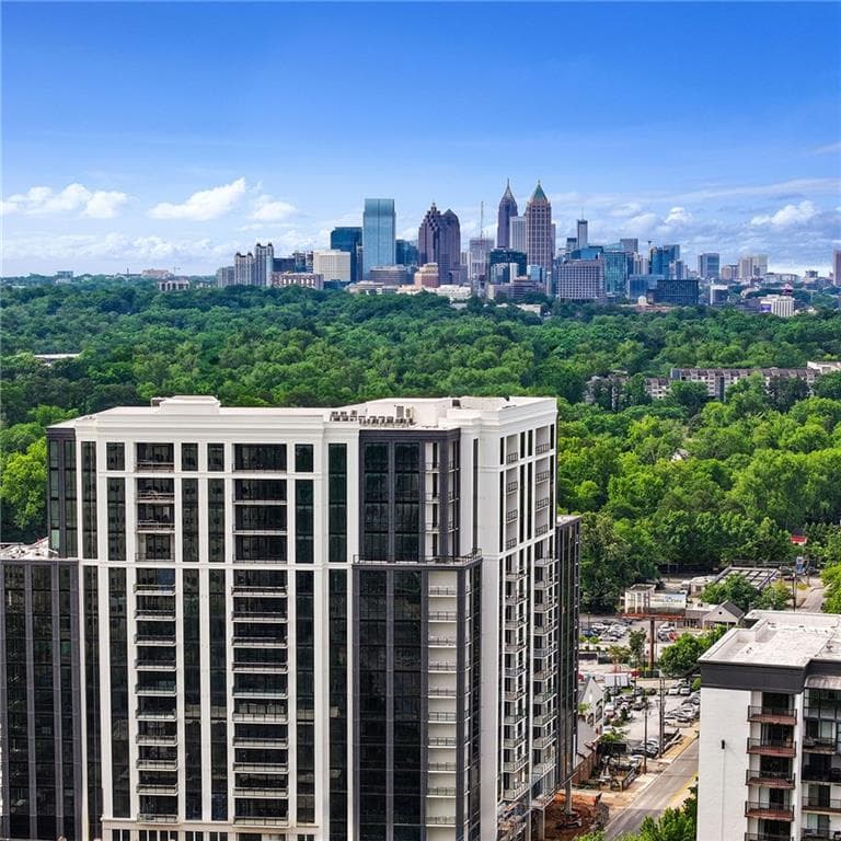 3 bedroom, 4 bathroom, 2,546 sq ft condominium sold at 2425 Peachtree Road 605, Atlanta, GA 30305
