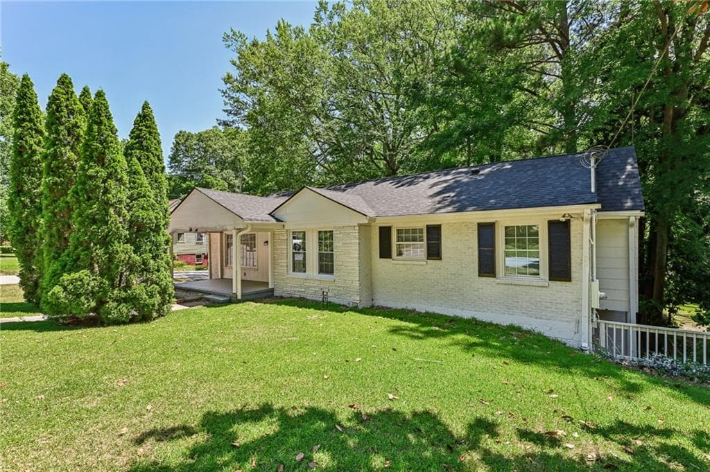 3 bedroom, 2 bathroom, 1,443 sq ft single family residence sold at 1886 S Gordon Street, Atlanta, GA 30310