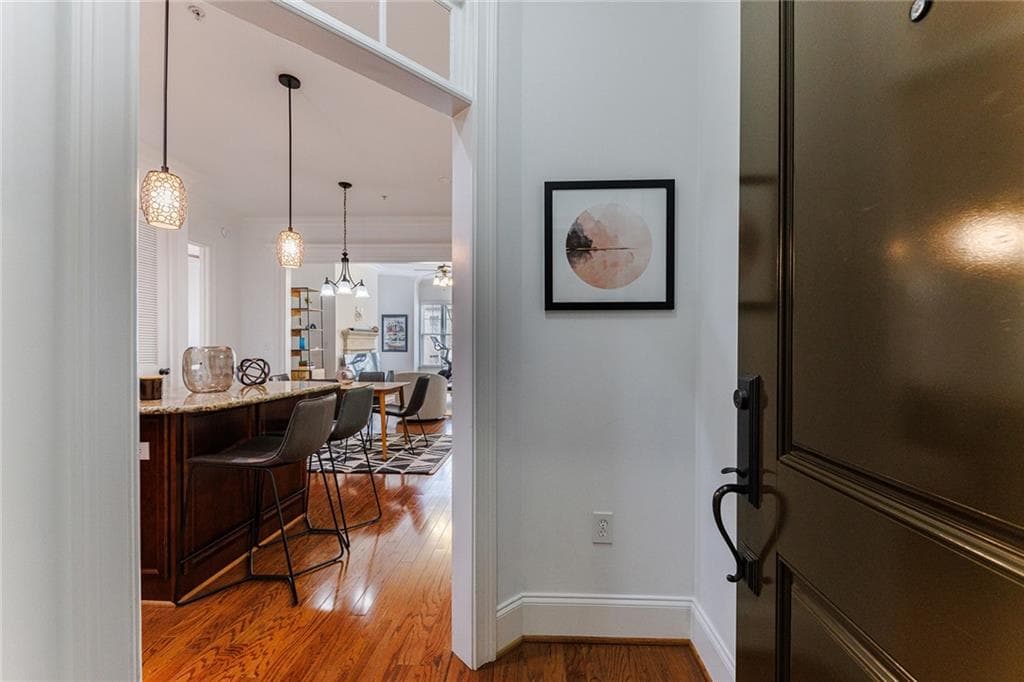 2 bedroom, 2 bathroom, 1,270 sq ft condominium sold at 3635 E Paces Circle 1214, Atlanta, GA 30326