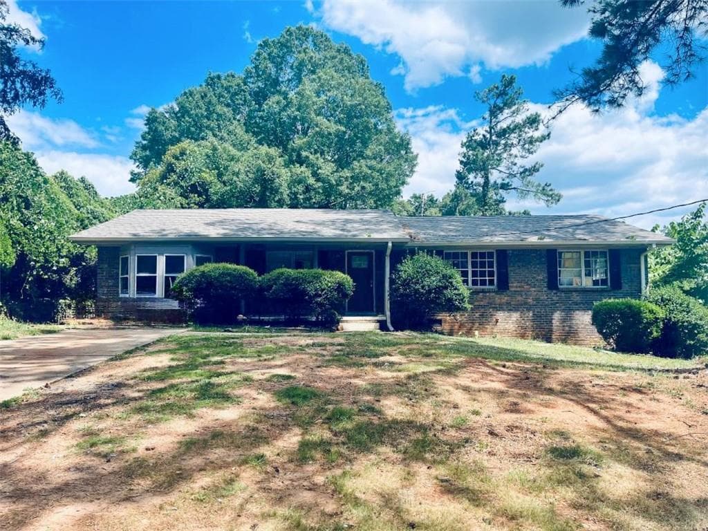 4 bedroom, 2 bathroom, 1,590 sq ft single family residence sold at 2786 Knollview Drive, Decatur, GA 30034