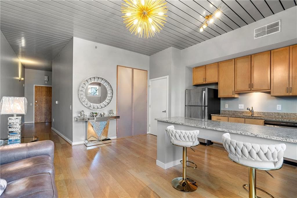 1 bedroom, 1 bathroom, 668 sq ft condominium for sale at 620 Glen Iris Drive 205, Atlanta, GA 30308 — photo 3