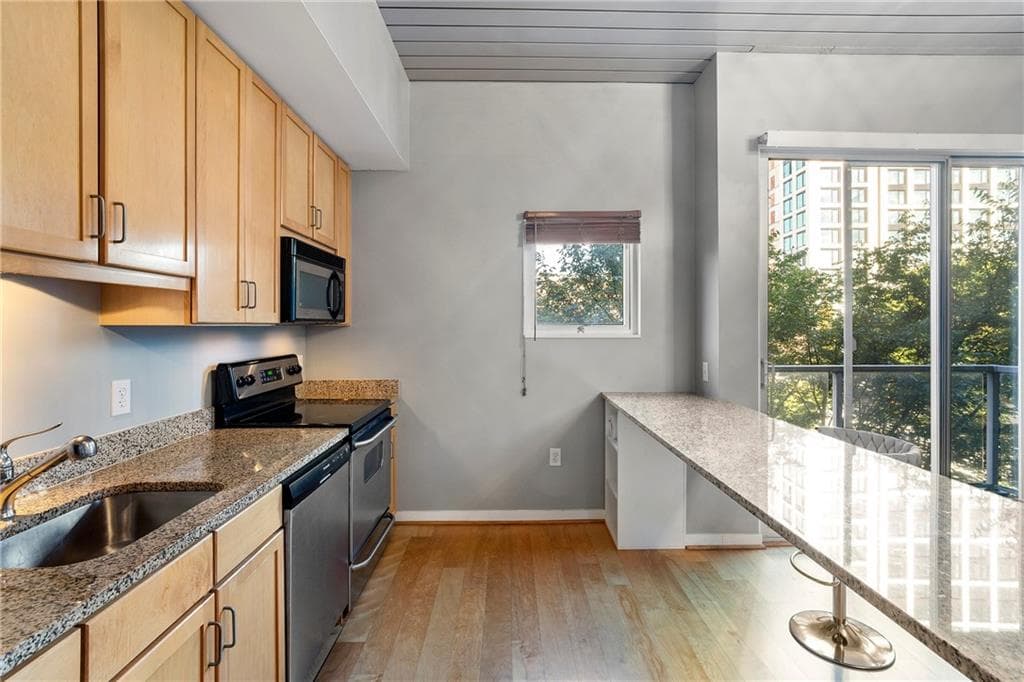 1 bedroom, 1 bathroom, 668 sq ft condominium for sale at 620 Glen Iris Drive 205, Atlanta, GA 30308 — photo 5