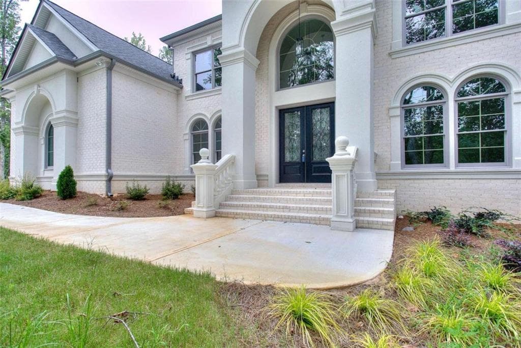 5 bedroom, 6 bathroom single family residence sold at 2016 Fontainbleau Drive, Conyers, GA 30094