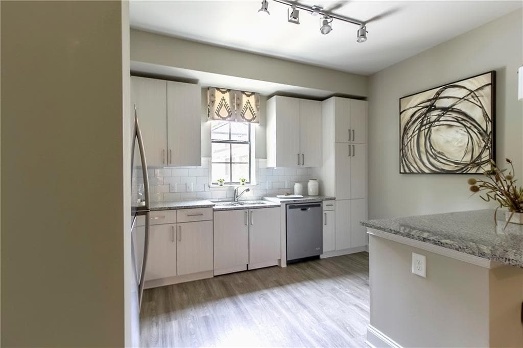1 bedroom, 1 bathroom, 721 sq ft apartment for rent at 4011 Roswell Road 2208, Atlanta, GA 30342 for $1,899 a month — photo 3