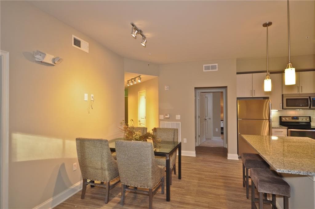 1 bedroom, 1 bathroom, 721 sq ft apartment for rent at 4011 Roswell Road 2208, Atlanta, GA 30342 for $1,899 a month — photo 9