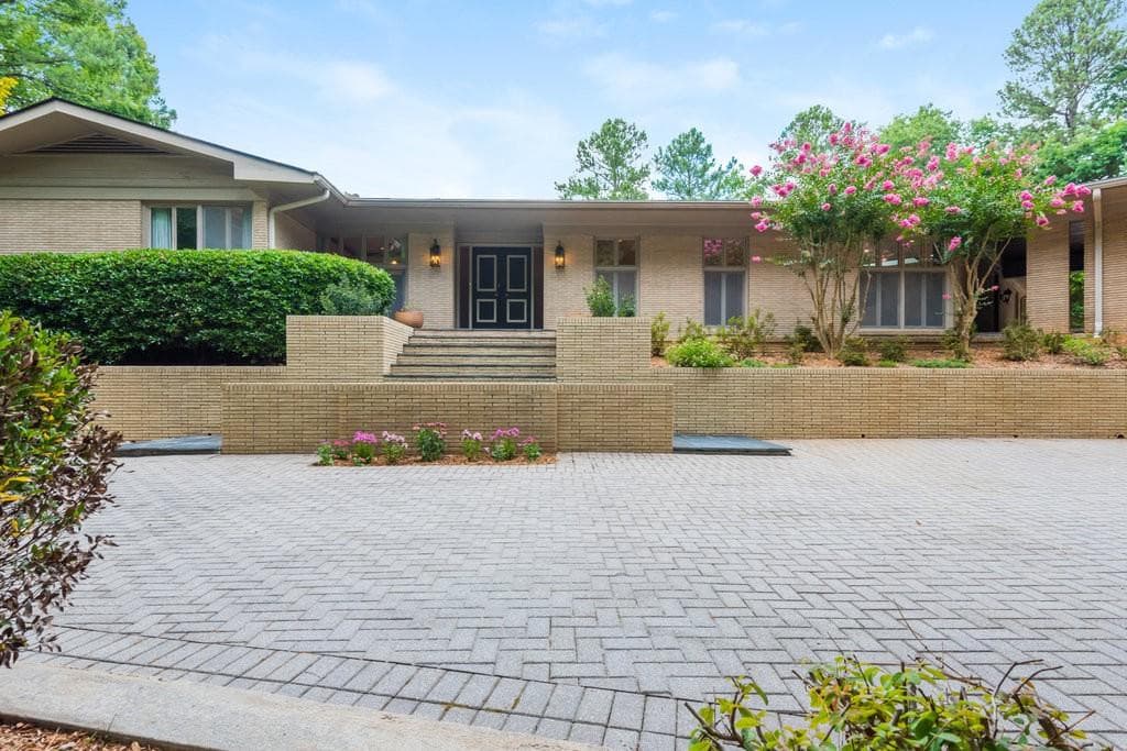 7 bedroom, 11 bathroom single family residence sold at 4370 Harris Trail, Atlanta, GA 30327