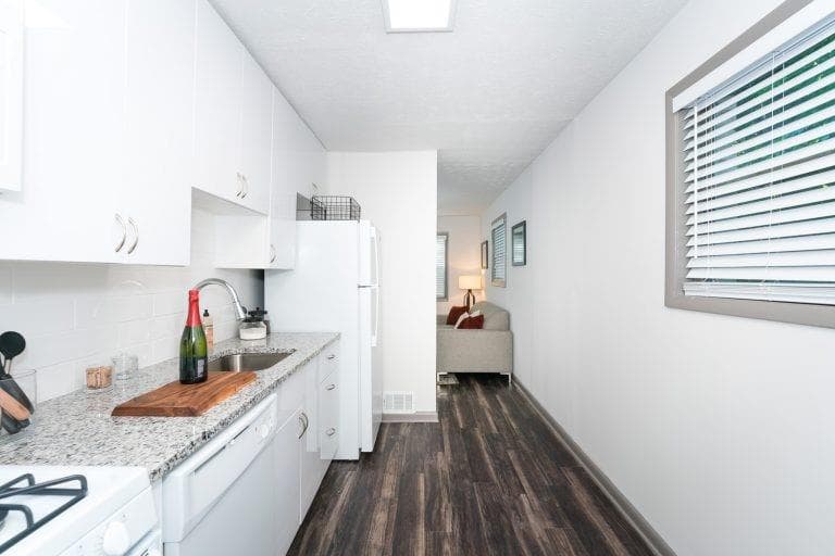 1 bedroom, 1 bathroom apartment for rent at 921 Myrtle Street MYRT-006, Atlanta, GA 30309 for $926 a month — photo 2