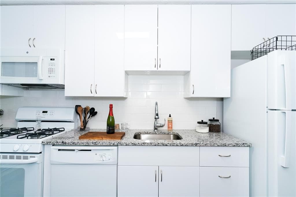 1 bedroom, 1 bathroom apartment for rent at 921 Myrtle Street MYRT-006, Atlanta, GA 30309 for $926 a month — photo 3