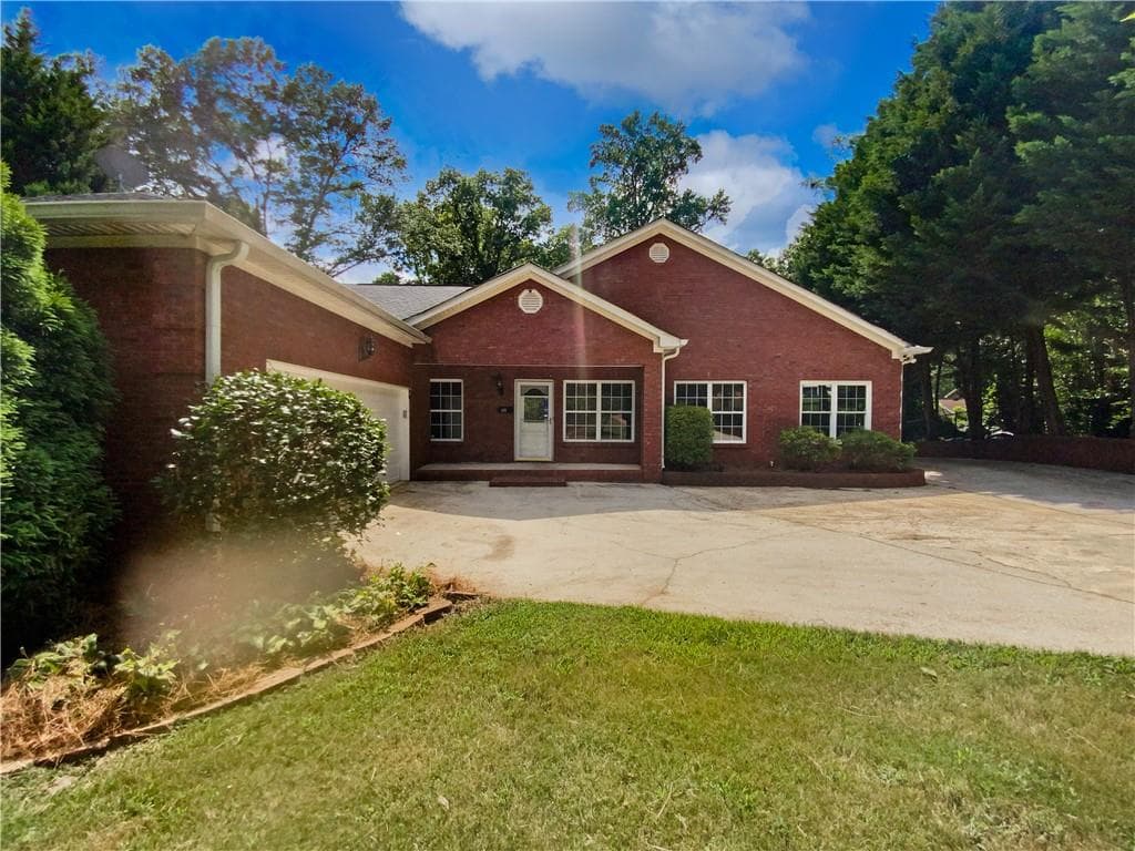 433 Derbyshire Drive, Stone Mountain, GA 30088 — most recent listing photo