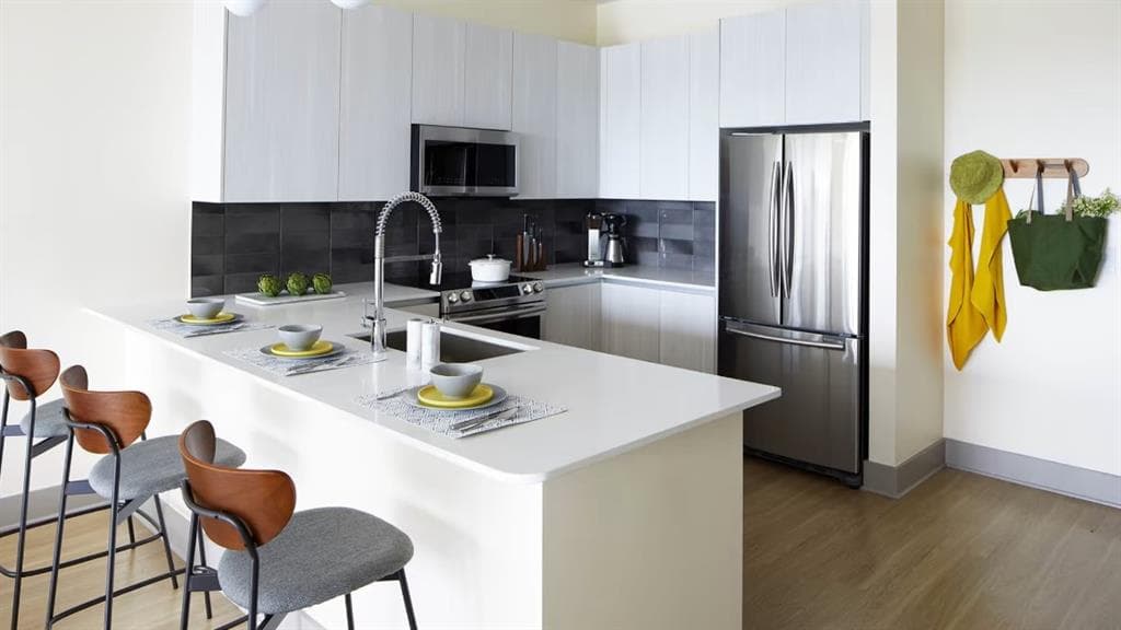 1 bedroom, 1 bathroom, 624 sq ft apartment for rent at 1055 Brady Avenue 754, Atlanta, GA 30318 for $2,066 a month — photo 2