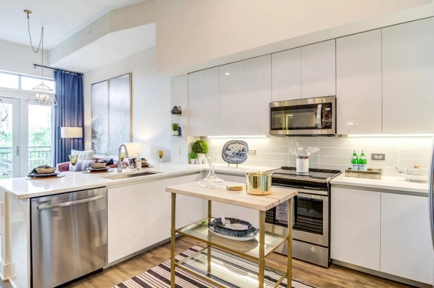 3 bedroom, 3 bathroom, 1,762 sq ft apartment for rent at 530 East Paces Ferry Road 936, Atlanta, GA 30305 for $3,187 a month — photo 1 of 22