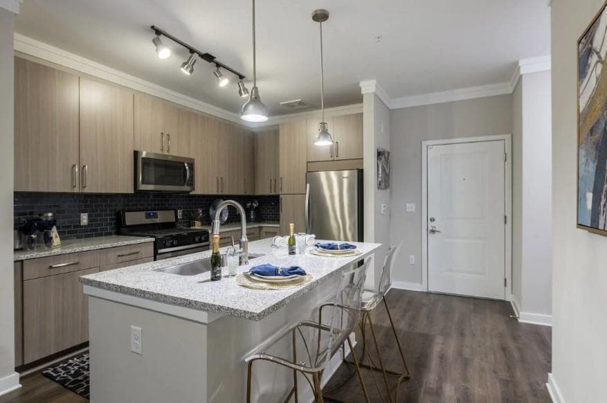 2 bedroom, 2 bathroom, 1,111 sq ft apartment for rent at 1455 Spring Road 231, Smyrna, GA 30080 for $2,115 a month — photo 1 of 34
