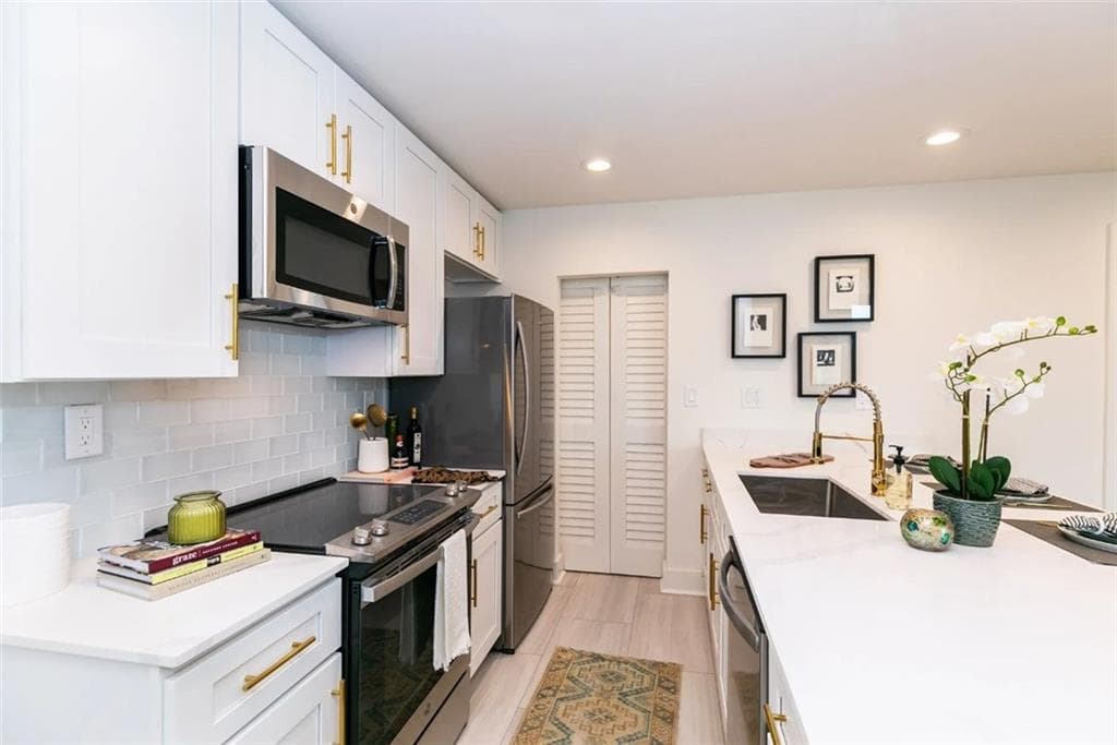 1 bedroom, 1 bathroom, 794 sq ft apartment for rent at 1960 Spectrum Circle 01-415, Marietta, GA 30067 for $2,025 a month — photo 2