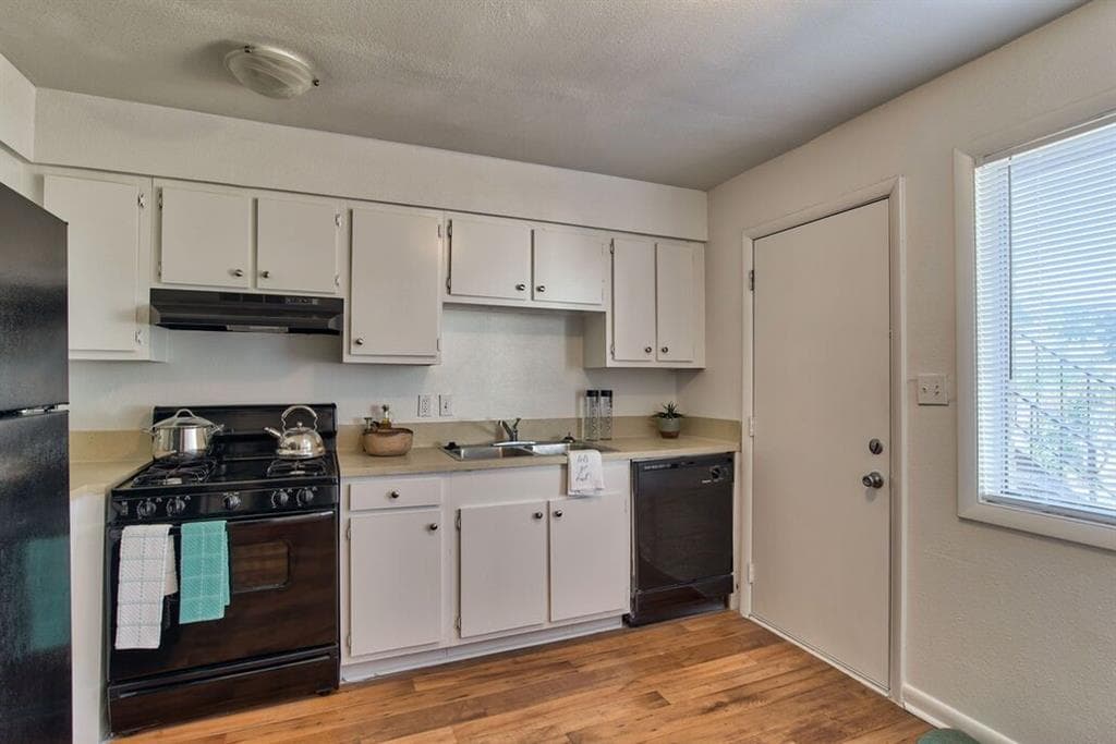 3 bedroom, 2 bathroom, 1,223 sq ft apartment for rent at 300 Hurt Road 1402, Smyrna, GA 30082 for $1,420 a month — photo 1 of 13